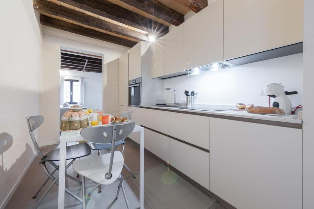 Ca' Ferrando, Brand New Apartment, Experienced Host! Venecia