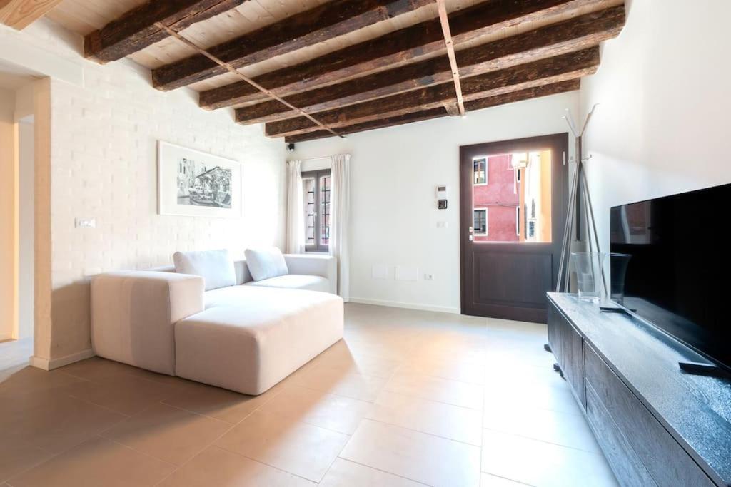 Apartamento Ca' Ferrando, Brand New Apartment, Experienced Host!